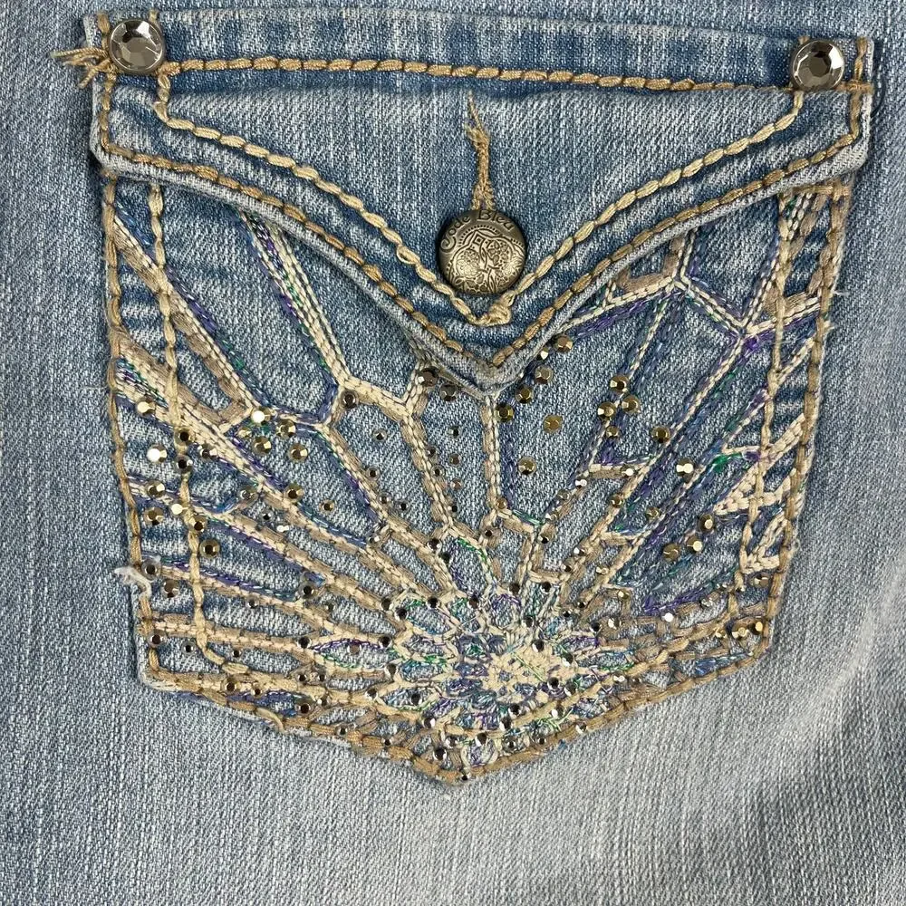 Code Bleu Capri Jeans Womens Size 12 Blue Stretch Light Wash Embellished Annette